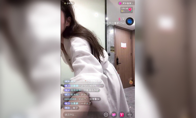 最新《瘋狂抖音》外篇之《抖音擦邊4》顏值主播各顯神通 閃現走光 刷邊瘋狂作死 扣逼漏奶 (300)