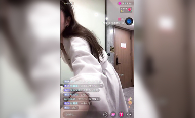 最新《瘋狂抖音》外篇之《抖音擦邊4》顏值主播各顯神通 閃現走光 刷邊瘋狂作死 扣逼漏奶 (300)